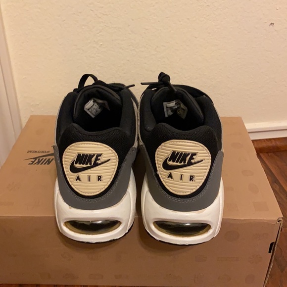 Nike Men’s Air Max Correlate Shoes - Picture 4 of 6